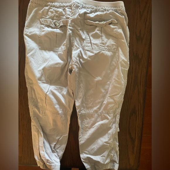 Women’s capris old navy size large Cream color - Picture 3 of 4